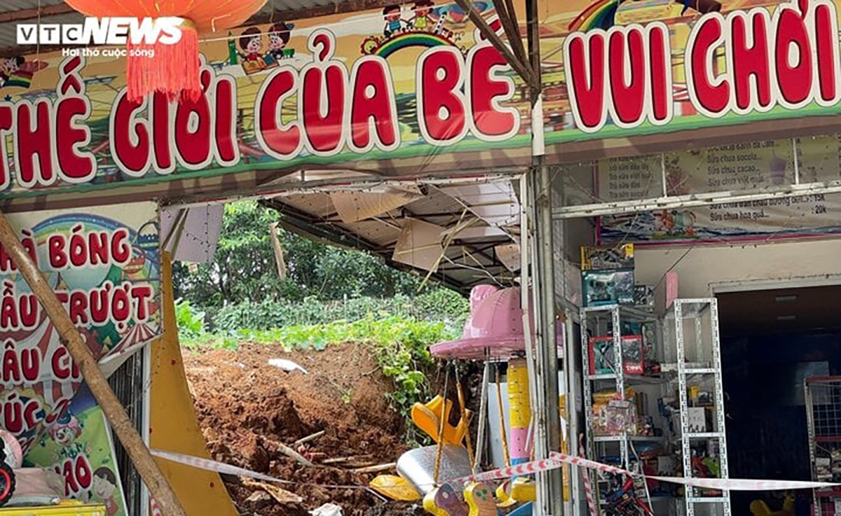 Hiện trường vụ sập tường
