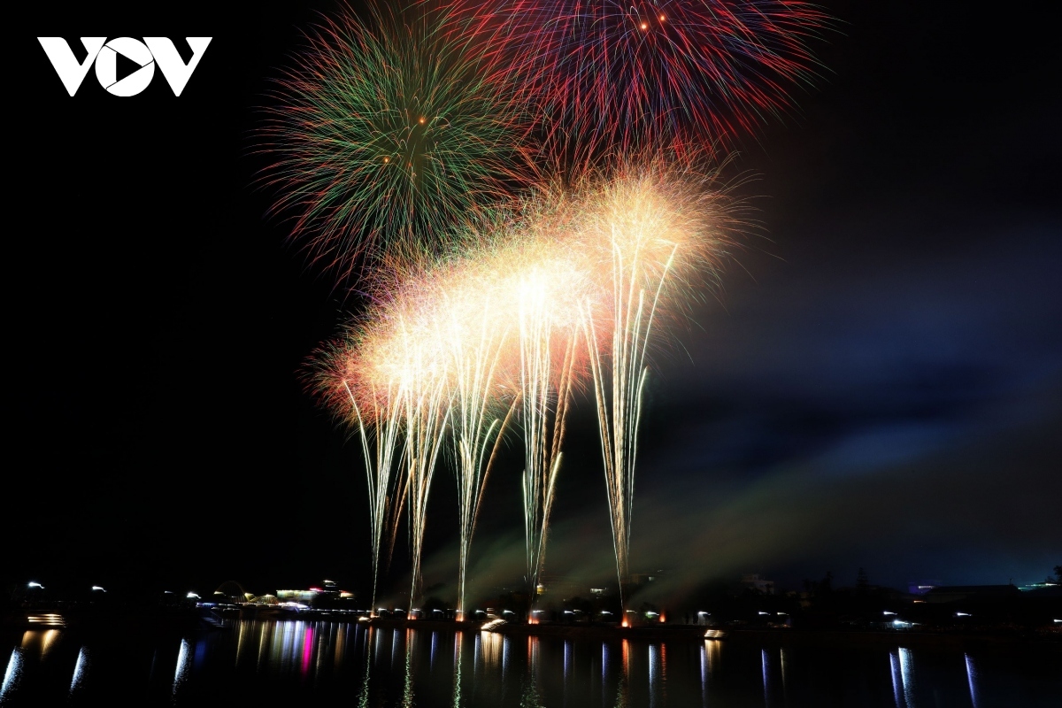 A special music show is put on by the Ministry of Culture, Sports and Tourism in Dien Bien Phu on May 6, with the event concluding with a firework display lighting up the night sky above the city.
