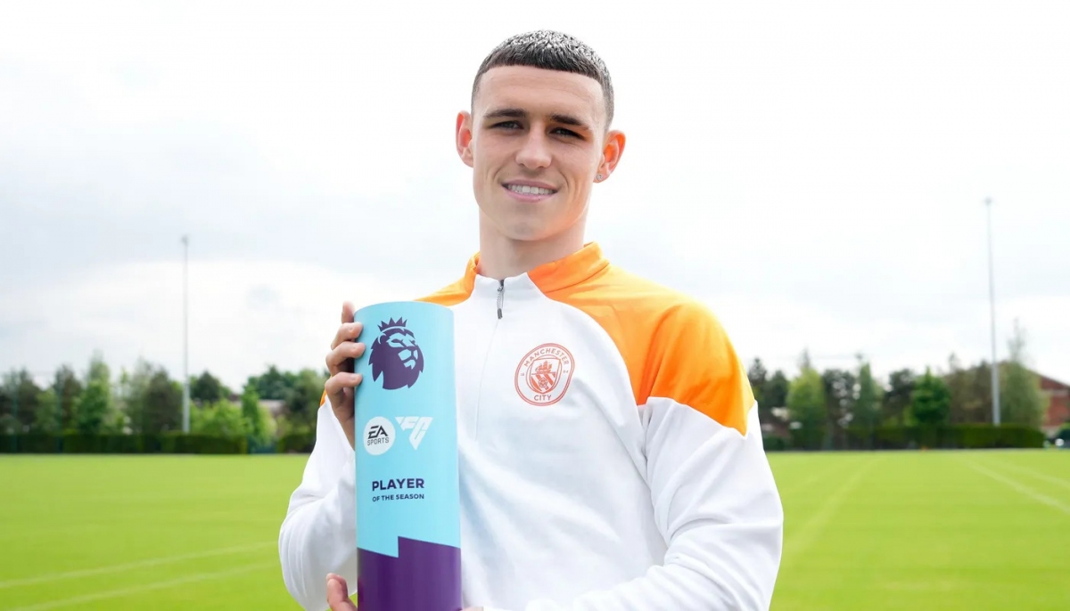 Phil Foden nhận danh hiệu cầu thủ xuất sắc nhất Ngoại hạng Anh. (Ảnh: BTC). 