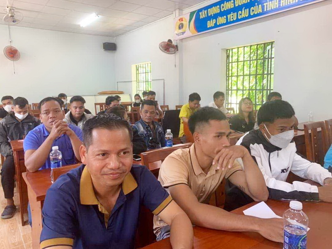 Gặp mặt thanh niên đi xuất khẩu lao động.