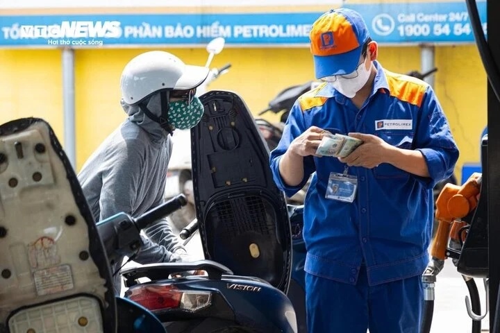 Giá xăng dầu ngày mai 23/5 được dự báo tăng giảm trái chiều. (Ảnh minh họa: Minh Đức).