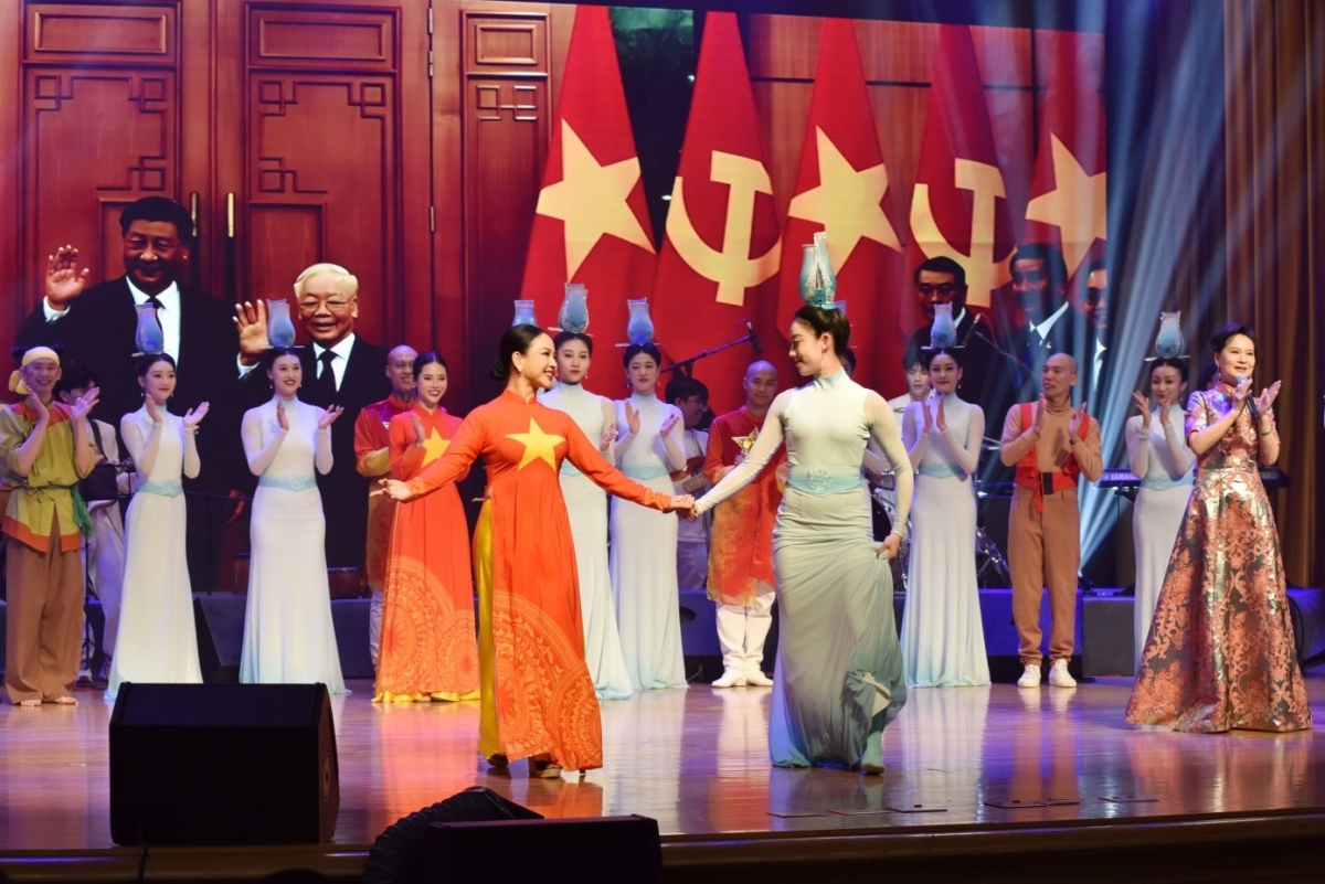 Chương trình biểu diễn nghệ thuật “Bền vững tình Hữu nghị” chào mừng kỷ niệm 30 năm thiết lập quan hệ hữu nghị Hà Nội - Bắc Kinh