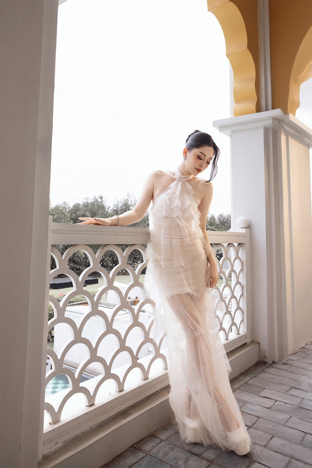 Bình An cho biết, vợ chồng anh góp mặt tại LHP Cannes 2024 theo lời mời của một thương hiệu xe hơi nổi tiếng. Cả hai đều hồi hộp, thậm chí có chút lo lắng bởi đây là lần đầu tiên được xuất hiện trên thảm đỏ của một trong những liên hoan phim danh giá nhất thế giới.