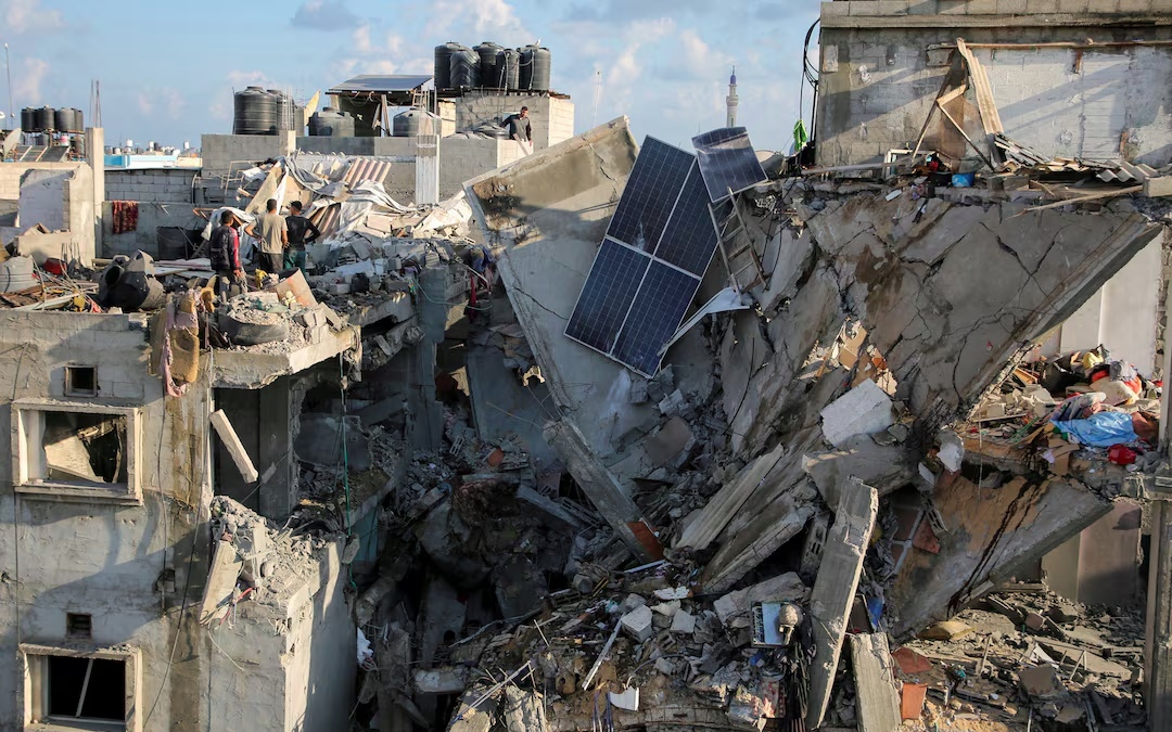 Thành phố Rafah bị Israel tấn công. Ảnh: Reuters.