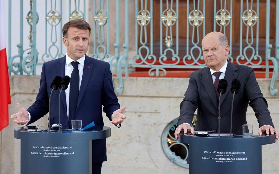 Tổng thống Pháp Macron và Thủ tướng Đức Scholz. Ảnh: Le Parisien.