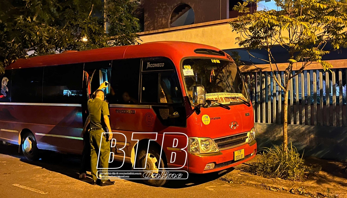 Lực lượng chức năng tiến hành khám nghiệm hiện trường.Ảnh: Báo Thái Bình