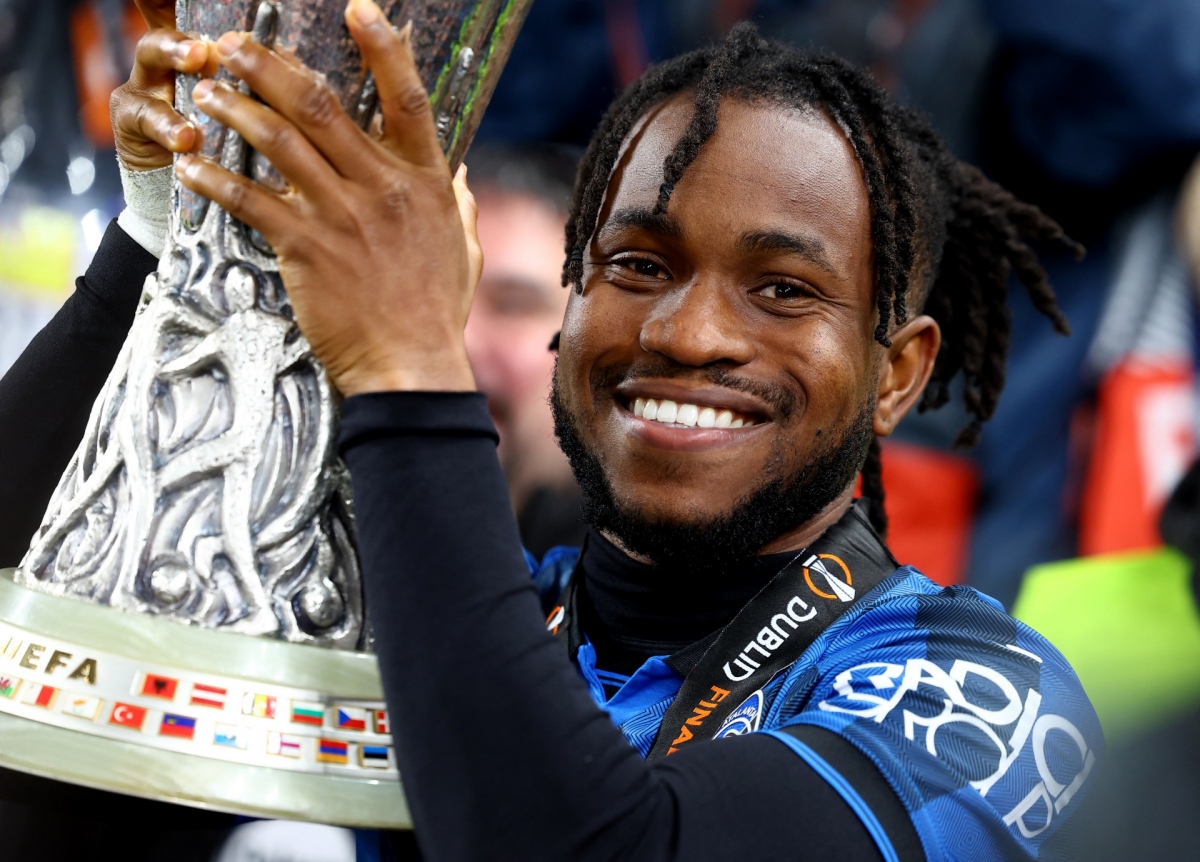 Tiền đạo Lookman đi vào lịch sử sau khi lập cú hat-trick vào lưới Leverkusen. (Ảnh: Reuters)