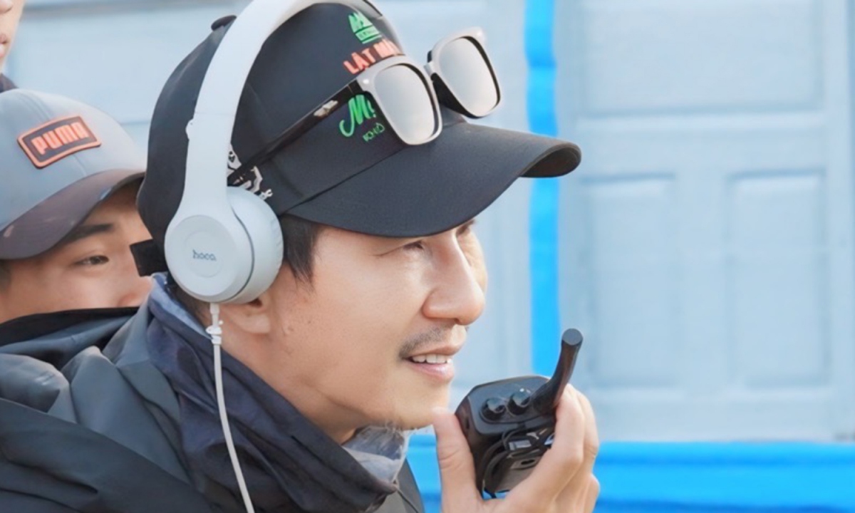 Cụ thể, "Lật mặt" (2015) có doanh thu 72 tỷ đồng, "Lật mặt: Phim trường" thu về 80 tỷ đồng, "Lật mặt: Ba chàng khuyết" có doanh thu hơn 85 tỷ đồng. "Lật mặt: Nhà có khách". "Lật mặt 5" mang về 150 tỷ đồng, "Lật mặt 6: Tấm vé định mệnh" bỏ túi hơn 300 tỷ đồng. Theo số liệu thống kê của Box Office Vietnam, "Lật mặt 7: Một điều ước" hiện đang có doanh thu là 238 tỷ đồng.
