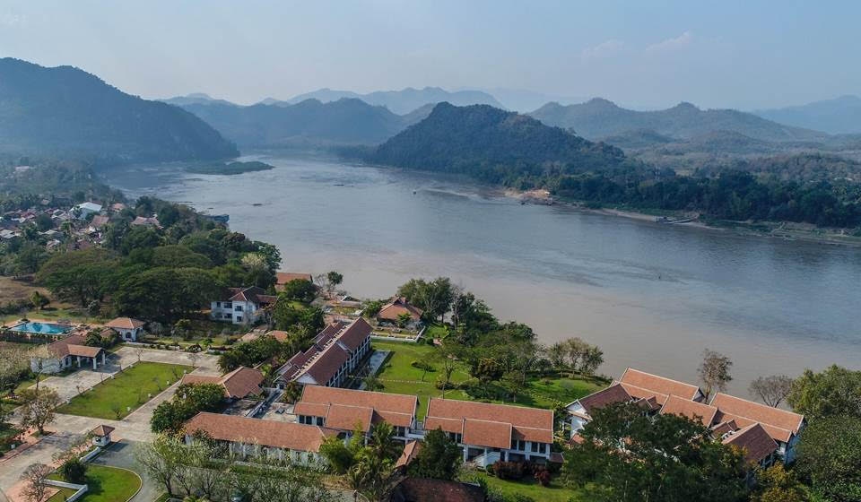 The Grand Luang Prabang nằm bên bờ sông. Nguồn: Meliá