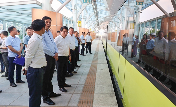 Đoàn công tác kiểm tra công tác vận hành thử Metro Nhổn-ga Hà Nội đoạn trên cao