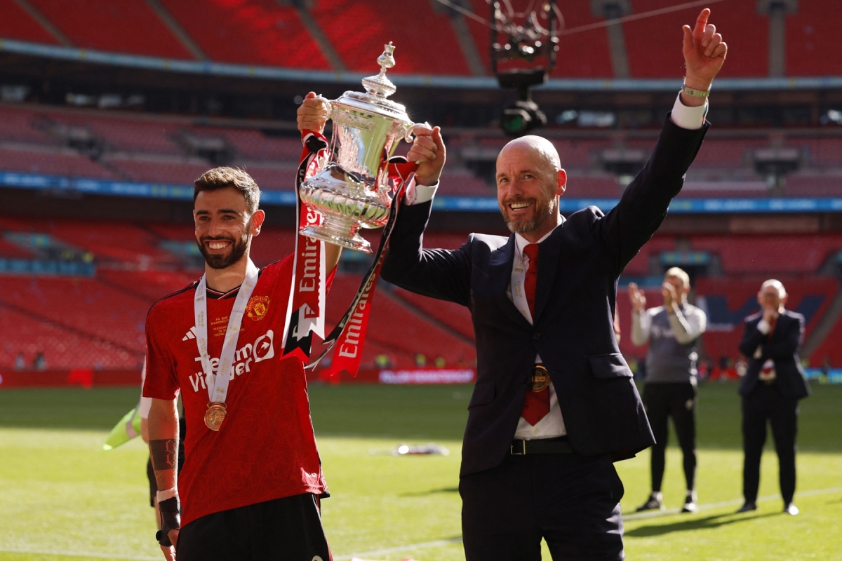 HLV Erik Ten Hag đã giúp MU giành 2 chức vô địch trong 2 mùa giải khi thắng ở Cúp Liên đoàn Anh và FA Cup.