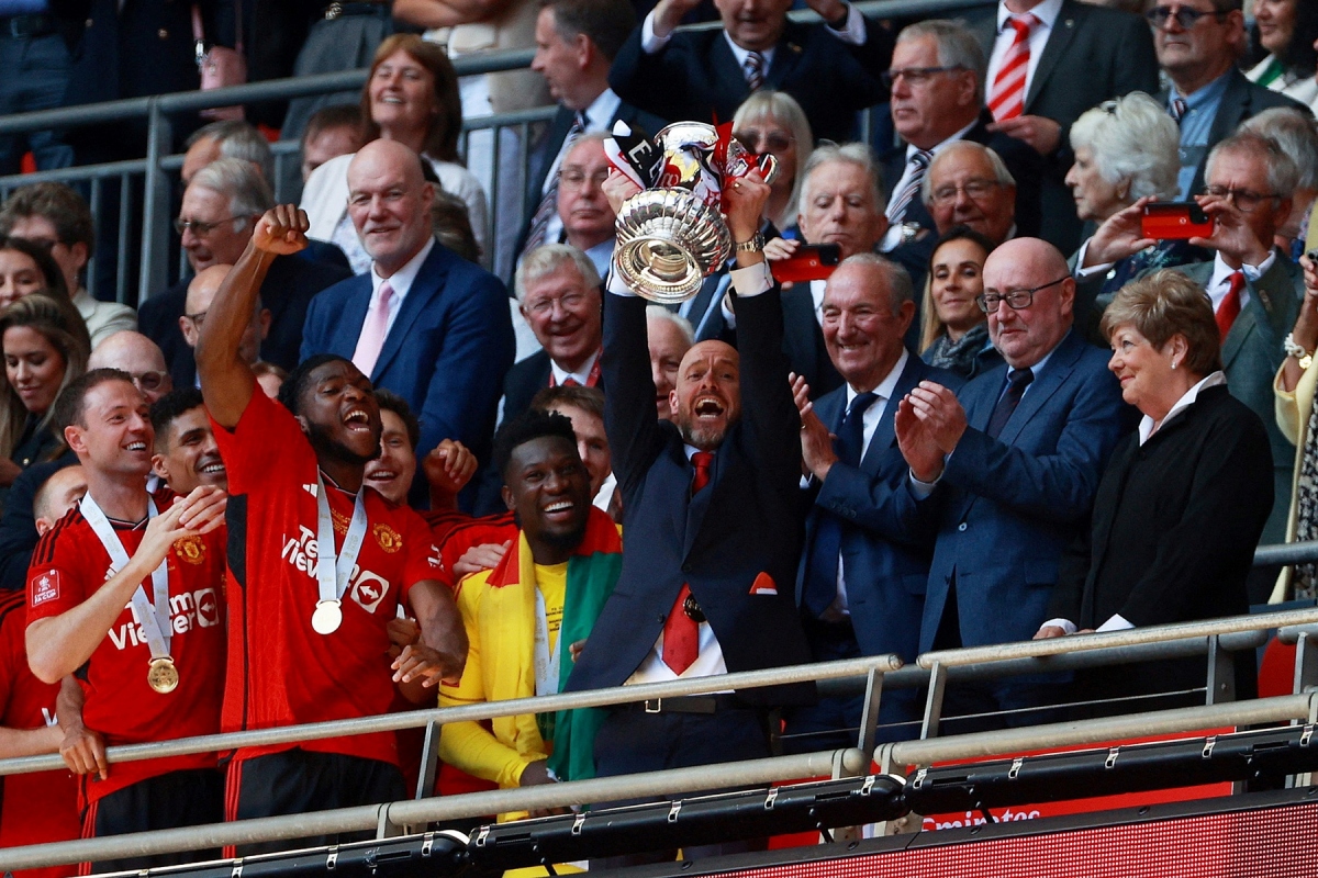 Sir Alex Ferguson rạng ngời hạnh phúc khi chứng kiến thầy trò HLV Erik Ten Hag đăng quang tại FA Cup.