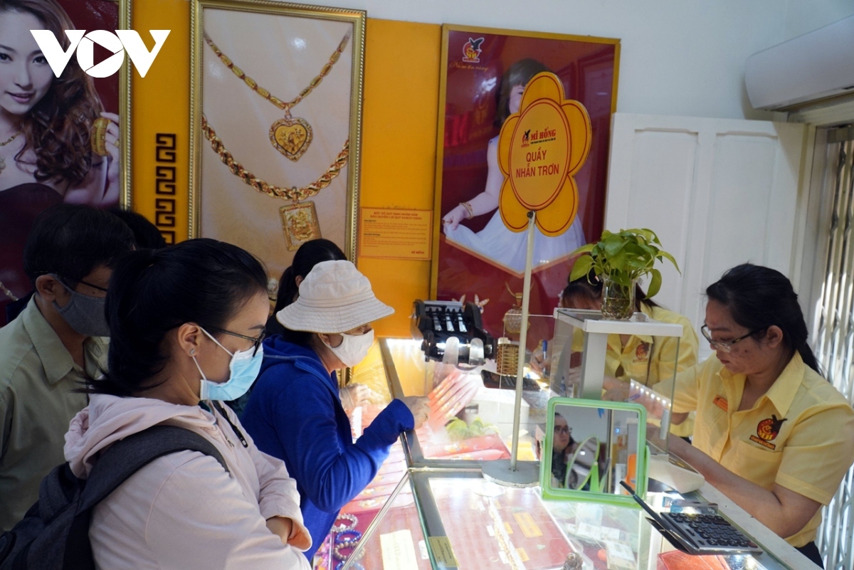 Người dân không nên đầu cơ, tích trữ vàng bởi rủi ro về giá hiện nay rất lớn
(Ảnh minh họa)
