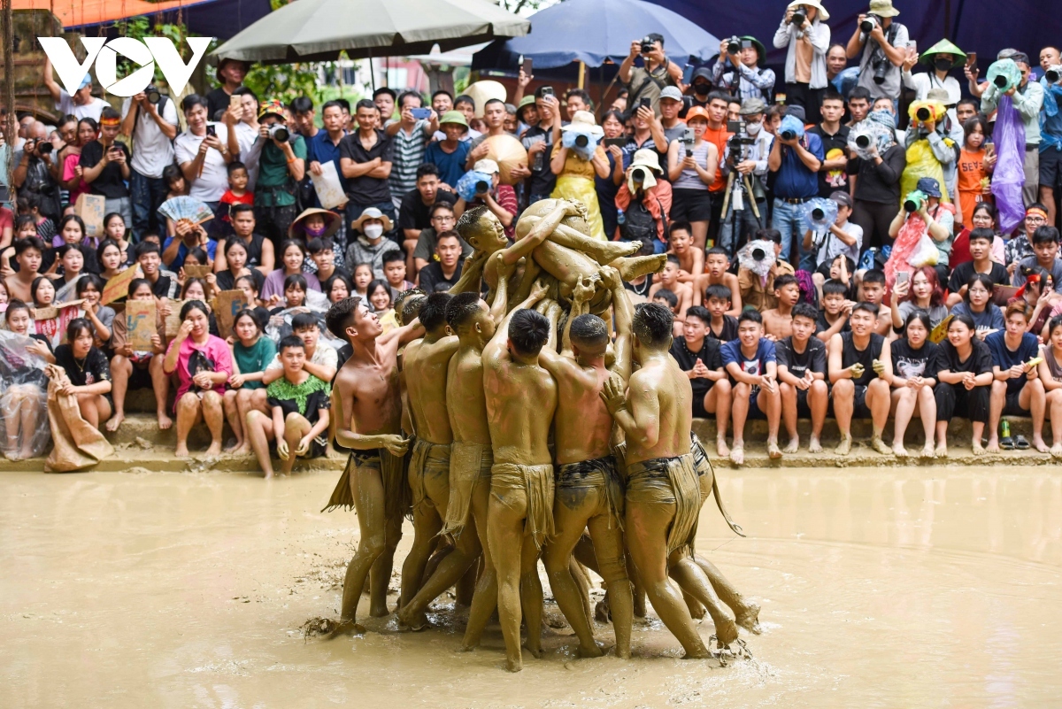 The festival is held every four years in Van village to show the farmers’ desire for favourable weather and bumper crops.