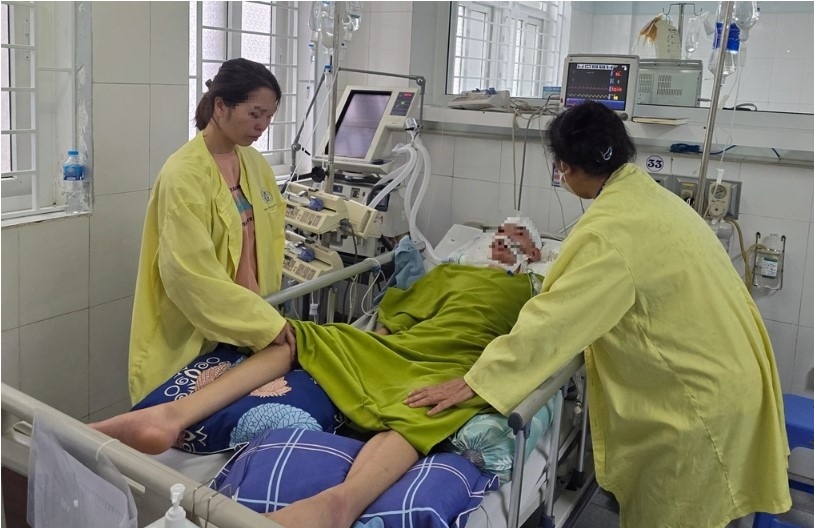 Hiện bệnh nhân N.H.Đ vẫn hôn mê, phù não, viêm phổi và khó có dấu hiệu tỉnh lại