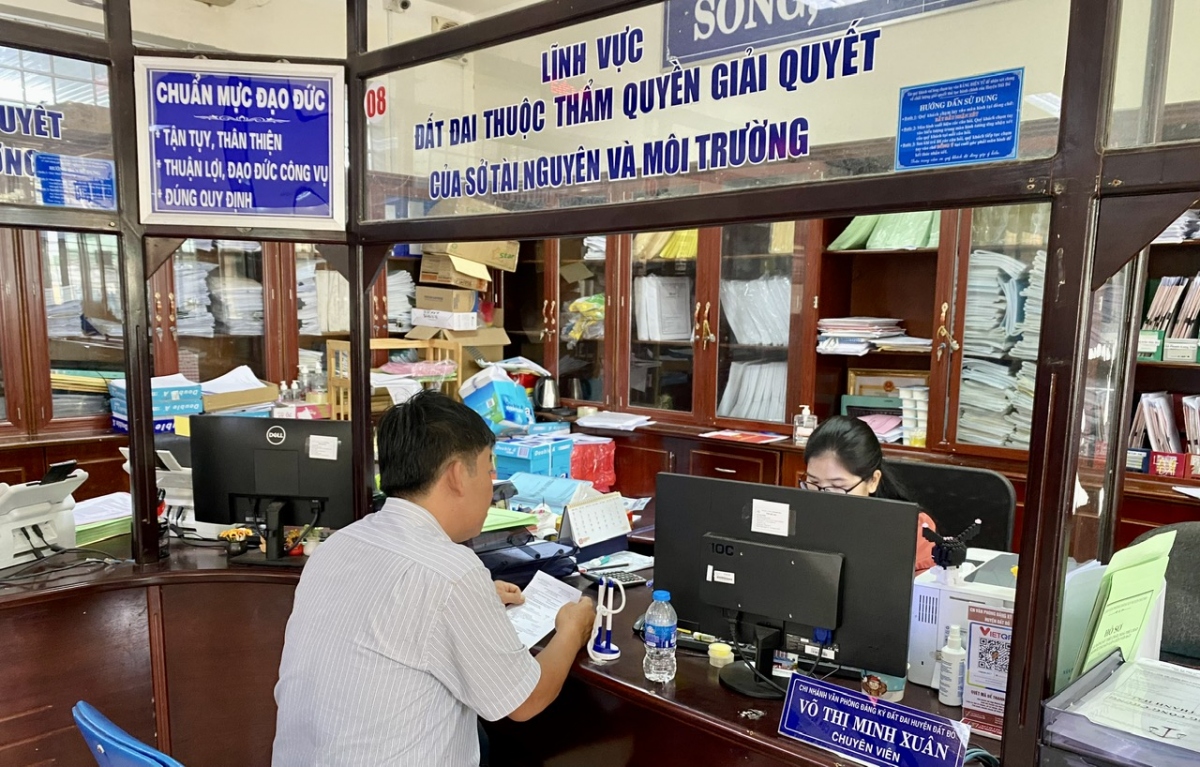 Người dân ở các địa phương thuộc diện sắp xếp mong muốn chính quyền hỗ trợ thủ tục hành chính sau khi sáp nhập (ảnh: Lưu Sơn)