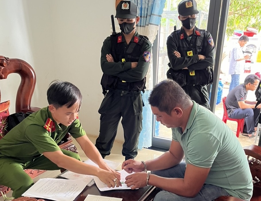 Phan Đình Trọng Huy là 1 trong 4 đã tích cực giúp sức cho Chính trong việc khai thác khoáng sản trái phép. (Ảnh: B.H)