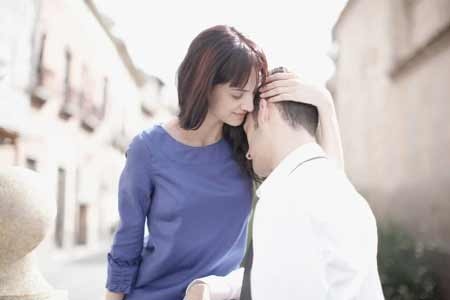 Bạn trai kém tôi 8 tuổi và chúng tôi xác định sẽ kết hôn nhưng nhiều khi tôi mệt mỏi muốn buông xuôi vì bố mẹ anh ấy phản đối kịch liệt (ảnh minh họa)