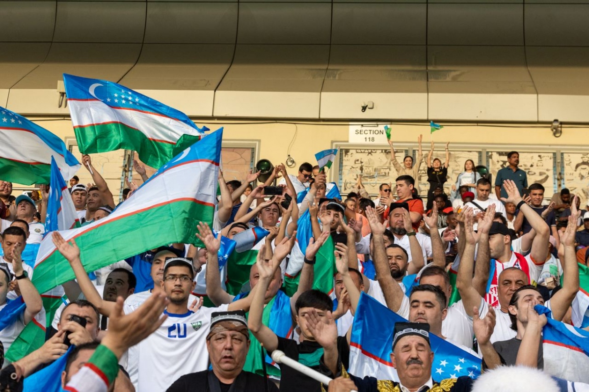 Các CĐV Uzbekistan trên khán đài sân Jassim Bin Hamad. (Ảnh: UFA). 