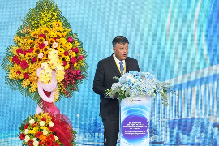 Ông Jahanzeb Khan, Tổng Giám đốc Điều hành Suntory PepsiCo Việt Nam, phát biểu tại lễ khởi công xây dựng nhà máy thứ 6 tại tỉnh Long An