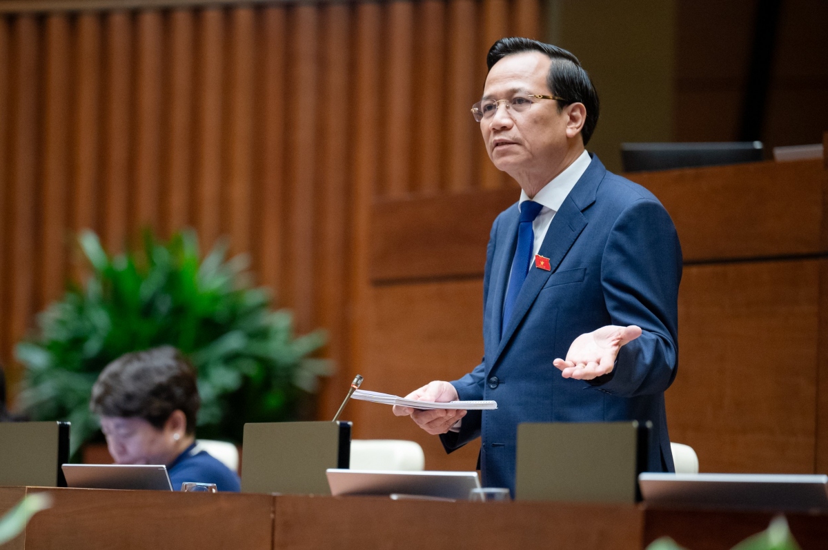 Bộ trưởng Bộ Lao động - Thương binh và Xã hội Đào Ngọc Dung phát biểu giải trình, tiếp thu ý kiến đại biểu Quốc hội nêu tại phiên thảo luận về Luật Bảo hiểm xã hội sửa đổi.