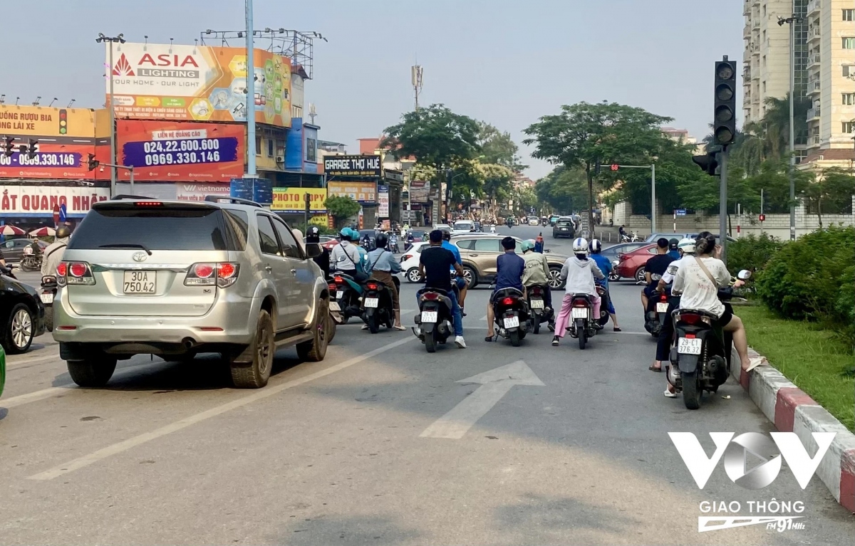 Hệ thống đếm ngược tại cụm đèn tại nút giao Nguyễn Hoàng Tôn - Võ Chí Công đã được khôi phục