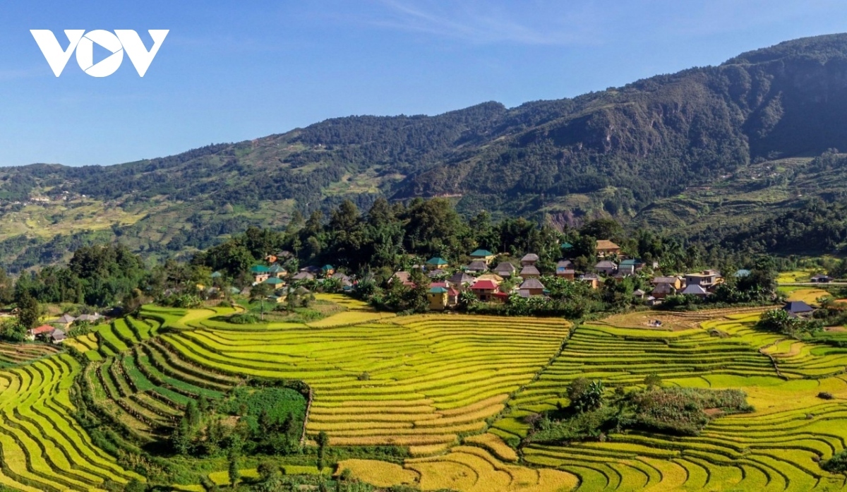 Ruộng bậc thang bao quanh bản làng tại Y Tý, Lào Cai. Ảnh: An Kiên