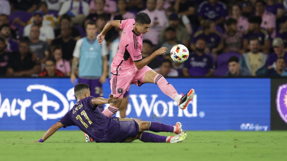 Luis Suarez không thể "gánh" hàng tấn công Inter Miami khi vắng Lionel Messi. (Ảnh: Reuters)
