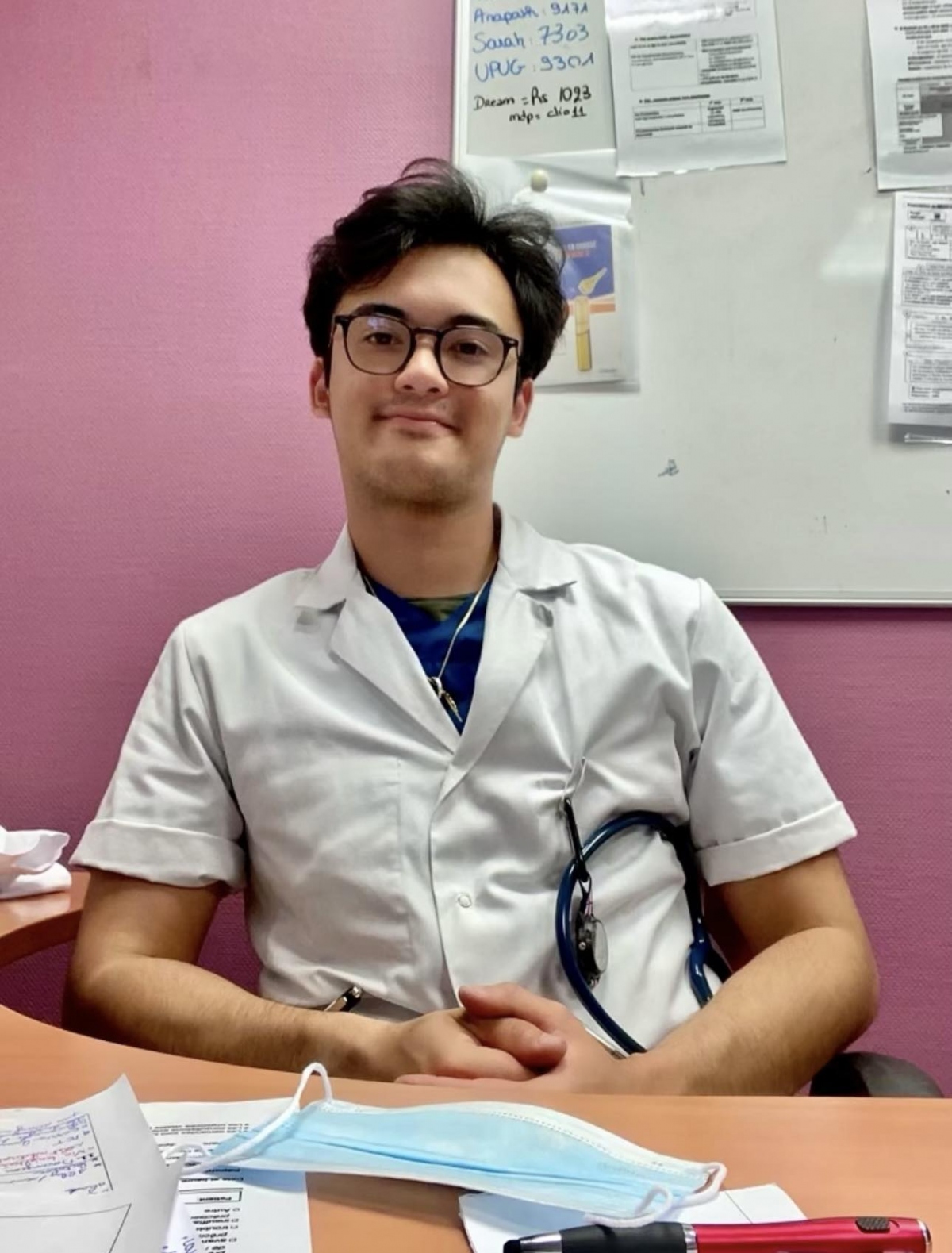 Schall Friedrich, 23 tuổi (Pháp) với podcast “Học để chữa bệnh cứu người” đã nhận được Tặng thưởng đặc biệt Savipharm.