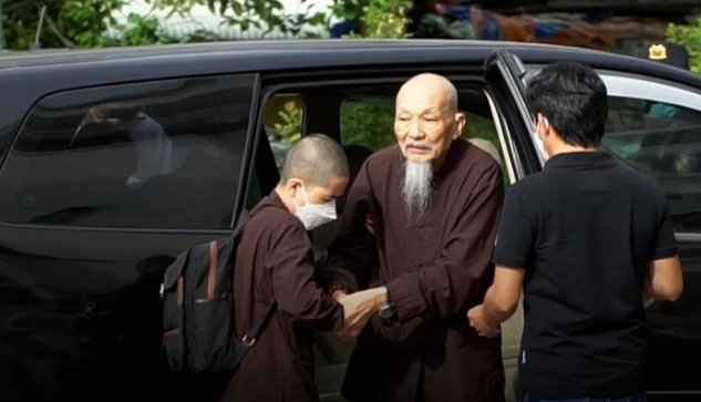 "Thầy ông nội" Lê Tùng Vân tại phiên toà sơ thẩm.