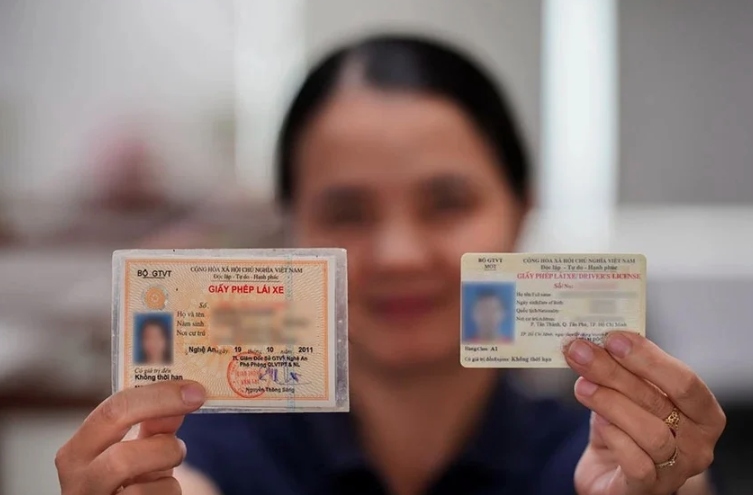 Quy định phục hồi điểm sau khi bị trừ điểm trên GPLX cần được nghiên cứu phù hợp thực tiễn, dễ áp dụng. Nếu không sẽ có lượng lớn tài xế phải đi học lại GPLX (Ảnh PLO)