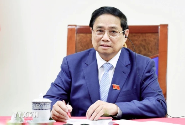 Thủ tướng Phạm Minh Chính điện đàm với Thủ tướng Singapore Lawrence Wong. (Ảnh: Dương Giang/TTXVN)