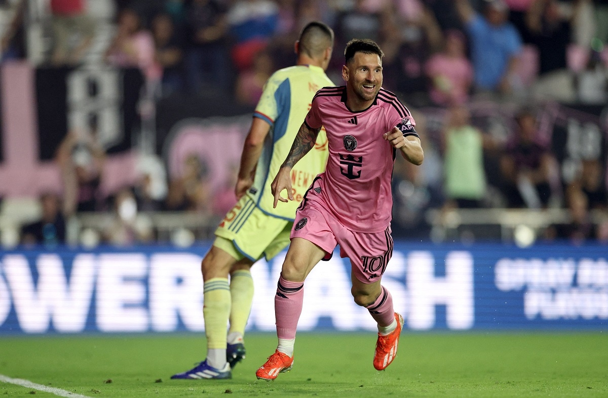Messi tạo nên màn trình diễn không thể tin nổi. (Ảnh: Reuters). 