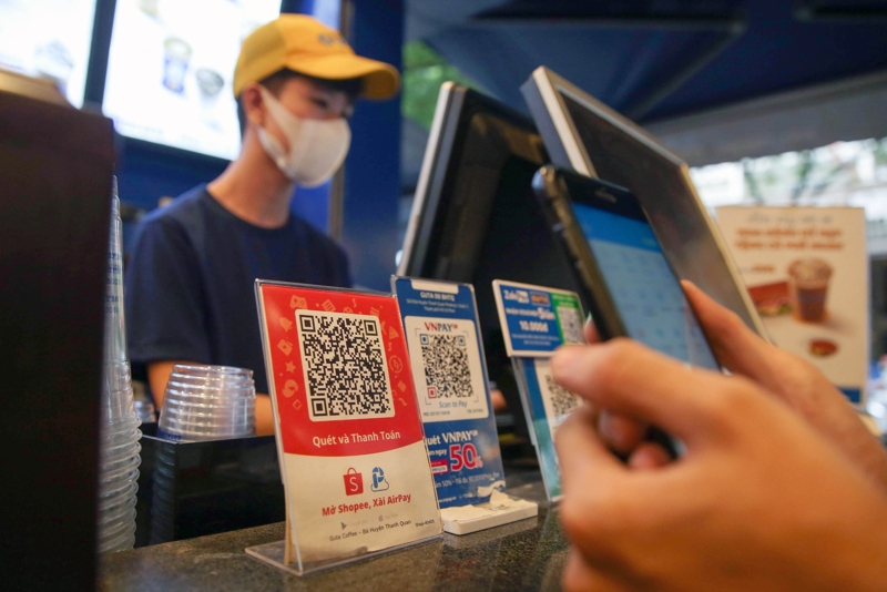 Thanh toán qua mã QR ngày càng trở nên phổ biến. (Ảnh minh họa: KT)