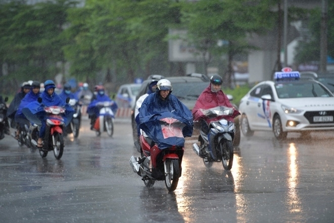 Thủ đô Hà Nội có mưa rào và dông rải rác