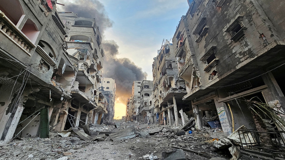 Những ngôi nhà và tòa nhà bị phá hủy trong các cuộc tấn công của Israel ở Jabalia, phía Bắc Dải Gaza. Ảnh: Reuters