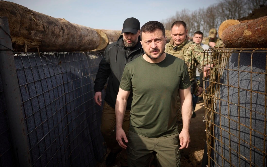 Tổng thống Zelensky bên trong công sự Ukraine. Ảnh: Financial Review.
