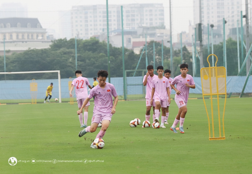 U16 Việt Nam đang tập luyện tại Trung tâm đào tạo bóng đá trẻ Việt Nam. (Ảnh: VFF)