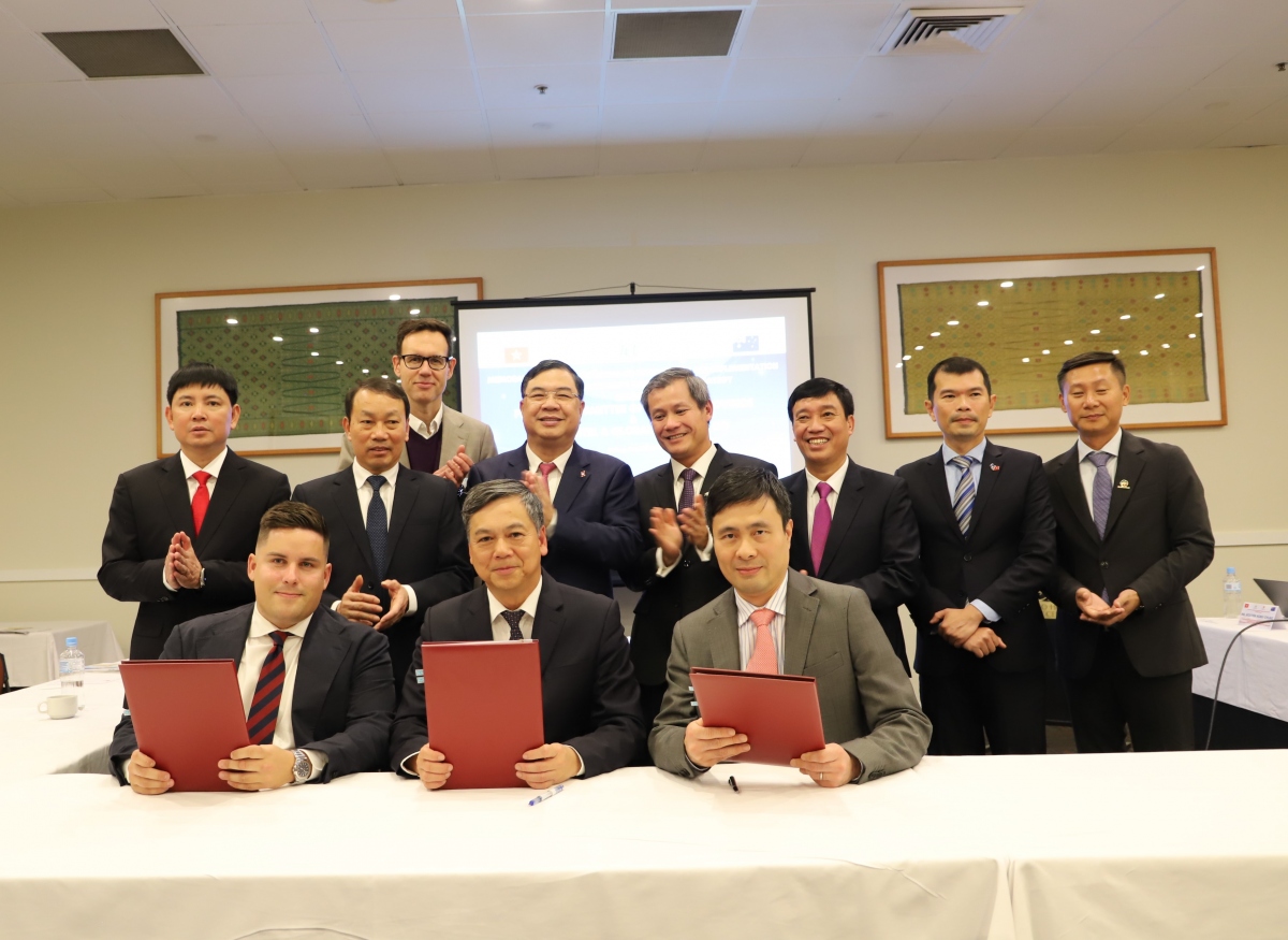 UBND tỉnh Nam Định ký biên bản ghi nhớ với Công ty tư vấn toàn cầu Australia và công ty Công nghệ viễn thông Sài Gòn.