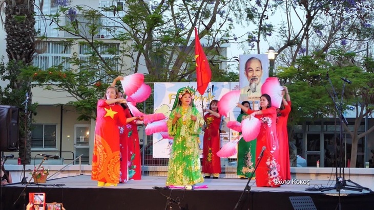 Tiết mục múa Cô đôi Thượng ngàn