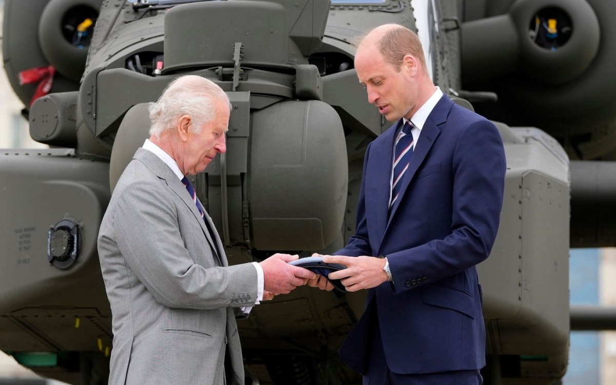 Vua Anh Charles III trao tước hiệu “đại tá danh dự” cho Hoàng tử xứ Wales, William. Ảnh: PA.