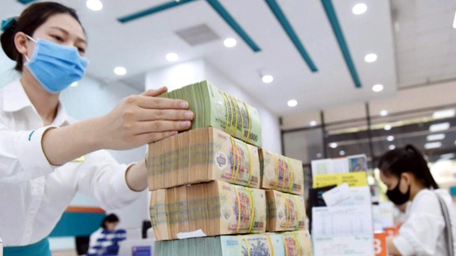 Người dân thuận lợi trong việc lựa chọn ngân hàng cho vay có lãi suất thấp - Ảnh minh họa: KT