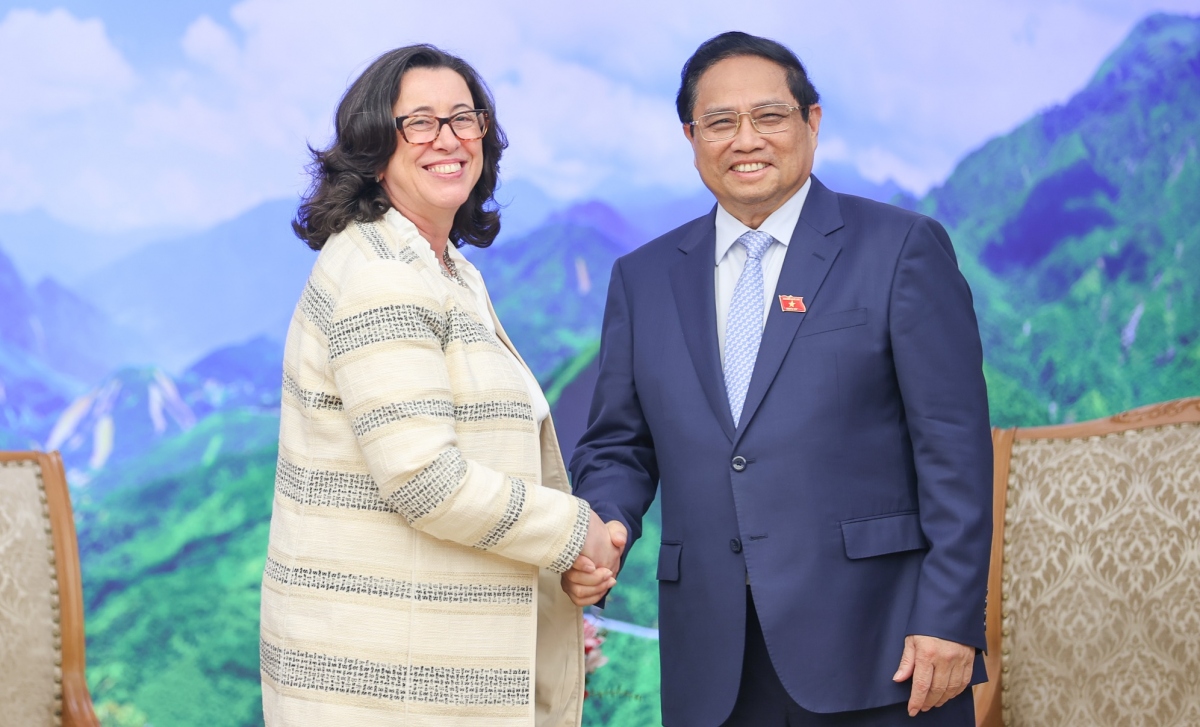 Thủ tướng Phạm Minh Chính và bà Manuela V. Ferro, Phó Chủ tịch WB - (Ảnh: VGP/Nhật Bắc)