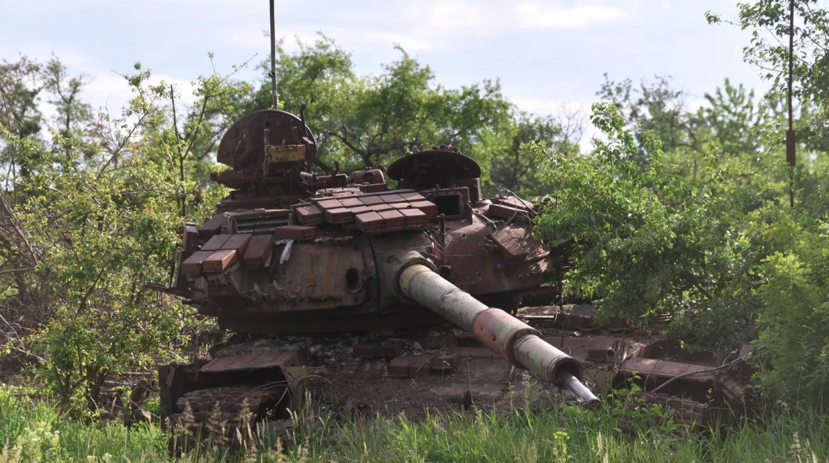 Một chiếc xe tăng của Ukraine bị phá hủy. Ảnh: Sputnik