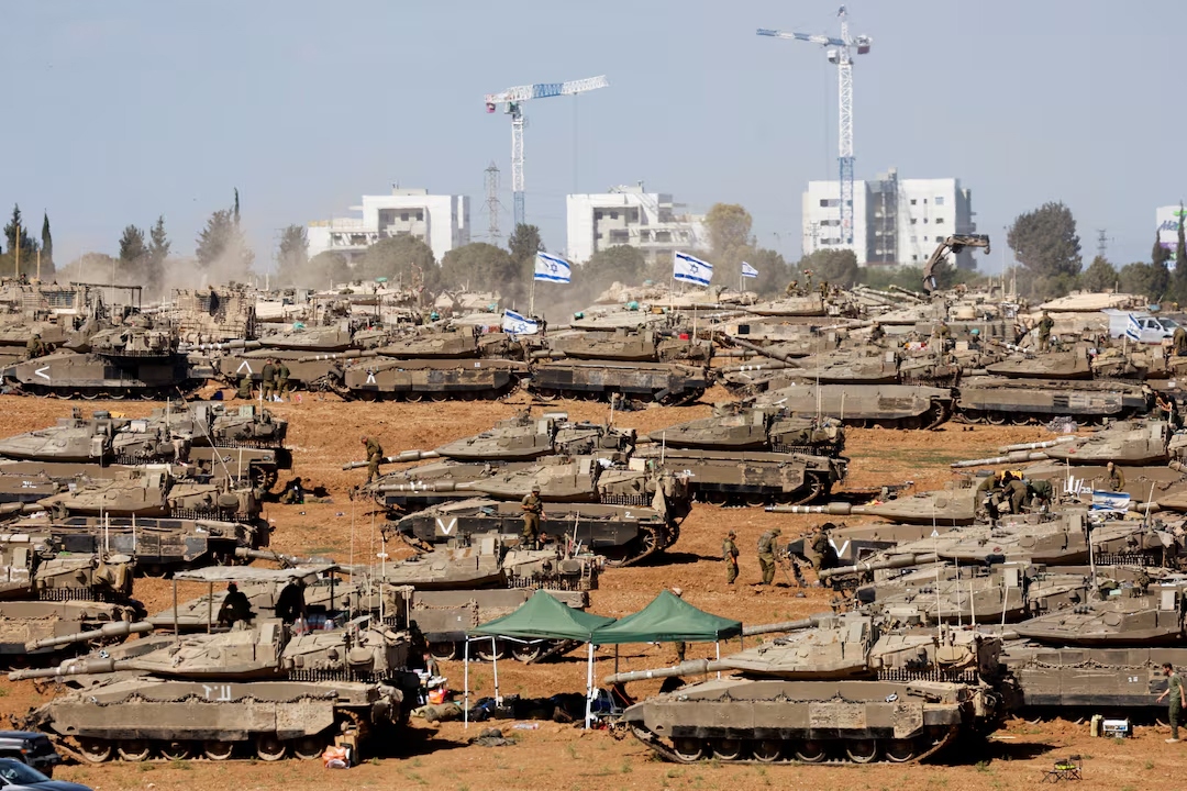Xe quân sự Israel gần biên giới với Dải Gaza, ngày 7/5/2024. Ảnh: Reuters