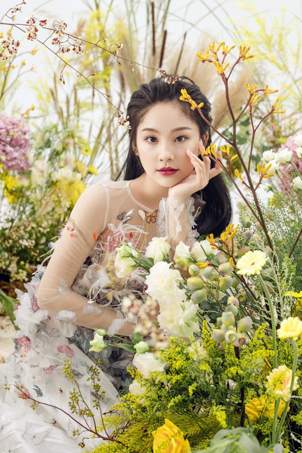 Ceri Thu Hà có khuôn mặt xinh xắn, ưa nhìn, đôi mắt biết cười. Mỗi khi xuất hiện, cô khiến đám đông phải chú ý. Thời gian gần đây, Ceri không còn chuộng style trong trẻo, ngây thơ mà dần đổi mới, song vẫn được khen vì ngày càng thăng hạng.