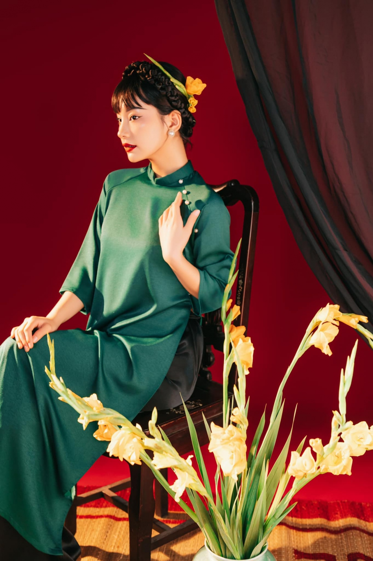 Cũng như bao gia đình khác, cha mẹ cô không khuyến khích con theo đuổi nghề này lâu dài vì công việc bấp bênh. Cơ duyên đưa Thu Hà Ceri chọn diễn xuất để rẽ lối là từ lời mời thử vai của ê kíp sản xuất sitcom Phòng trọ kỳ quặc. Cô nhận ra bản thân yêu thích công việc diễn xuất vì có thể giúp cô mang lên màn ảnh những điều mình từng quan sát được ở con người, đời sống xung quanh và đưa nó đến gần hơn với khán giả đại chúng.