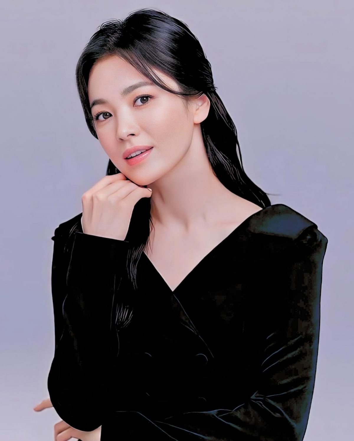 Sau thành công của "The Glory", Song Hye Kyo tiếp tục thử thách bản thân qua phim Black Nuns, dự kiến sẽ ra rạp trong năm nay. Ở độ tuổi ngoài 40, nữ diễn viên vẫn là "tường thành nhan sắc" bất bại của làng giải trí Hàn Quốc. 