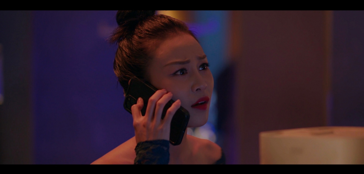 Quỳnh Châu sinh năm 1998, tốt nghiệp Đại học Sân khấu Điện ảnh Hà Nội, hiện công tác tại Nhà hát Kịch Hà Nội. Trước Người một nhà, cô cũng đóng vai phụ trong các phim 'Lối về miền hoa', 'Biệt dược đen'.  Cô từng giành giải Nhất cuộc thi King and Queen 2018 của Đại học Sân khấu Điện ảnh Hà Nội và Huy chương bạc Liên hoan Kịch nói toàn quốc 2021.