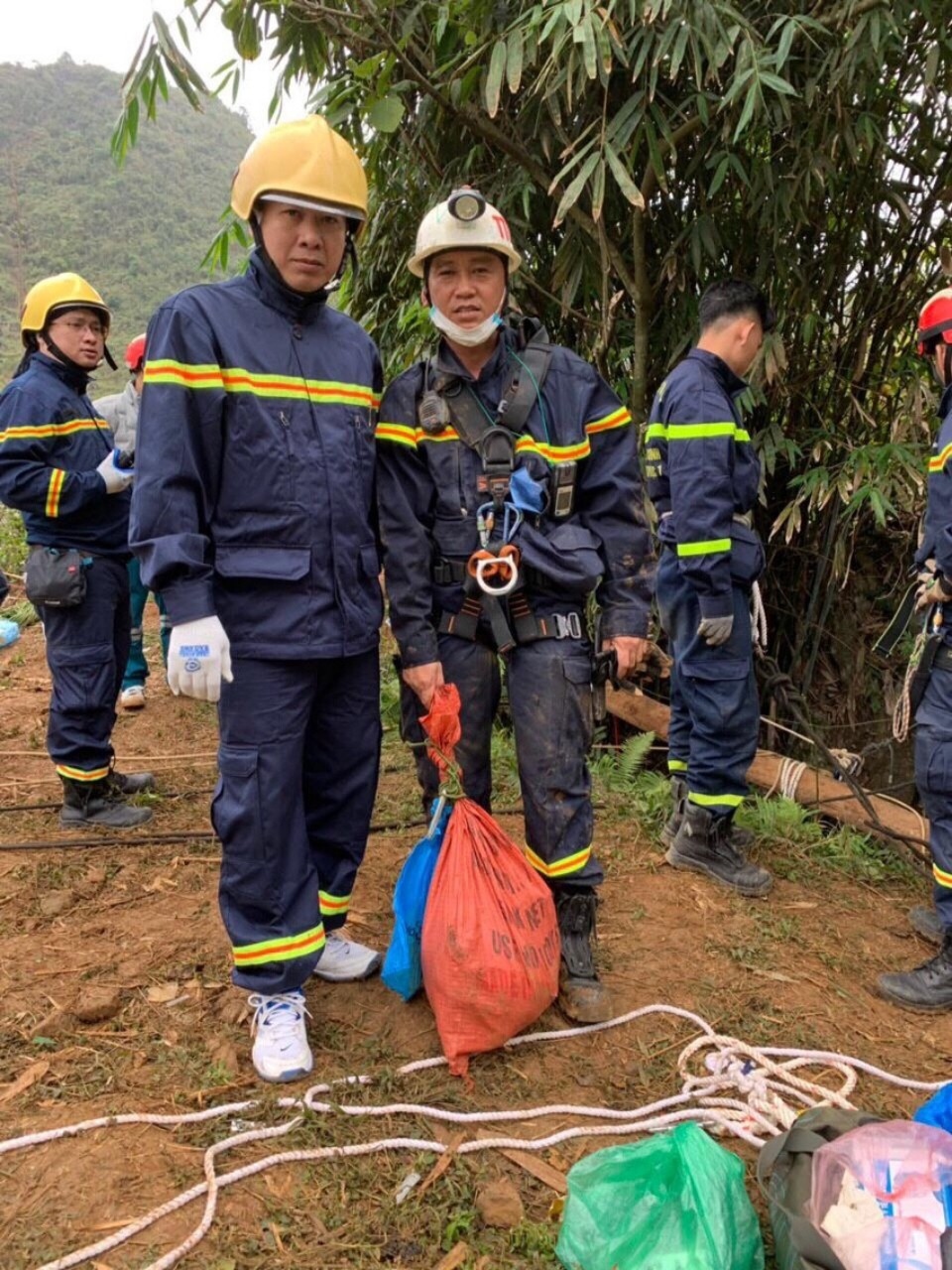 Trung tá Nguyễn Chí Thành tham gia CNCN tại hang Cốc Chia ( xã Mã ba, huyện Hà Quảng, tỉnh Cao Bằng)